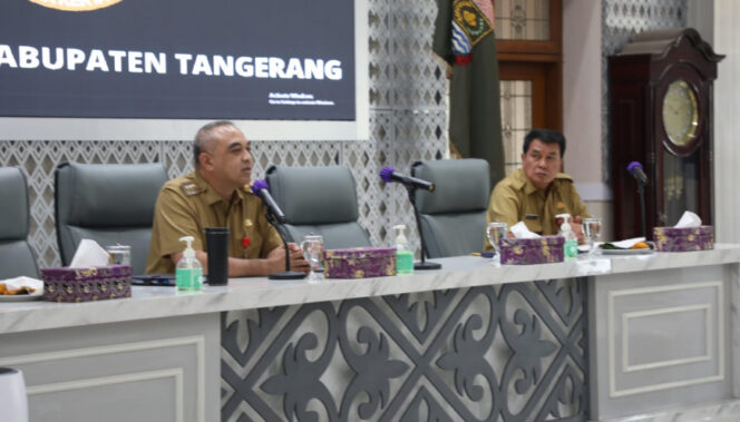 
 Bupati Tangerang, Ahmed Zaki Iskandar saat Memberikan Pengarahan kepada Para Camat Se-Kabupaten Tangerang. Foto: istimewa