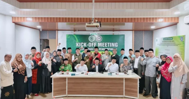 
 Ketua MUI Kota Tangerang KH Ahmad Baijuri Khotib beserta Jajaran pengurus MUI Kota Tangerang mengikuti Kick Off Meeting dan penandatanganan komitmen bersama sebagai langkah awal penerapan Sistem Manajemen Mutu ISO 9001:2015. Foto: Ist