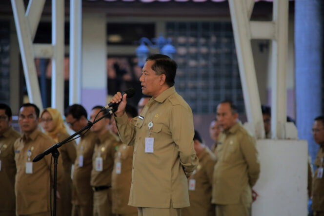 
 Sekda Kota Tangerang Herman Suwarman saat memimpin Apel Pegawai Pemkot Tangerang. Foto: ist