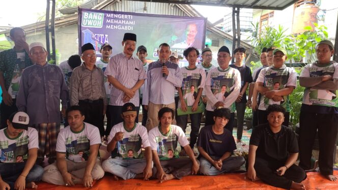 
 Bakal Calon Wali Kota Tangerang Ahmad Amarullah saat mengukuhkan Jaringan Jatiuwung Dukung Ahmad Amarullah (Jati Damar). Foto: Ist