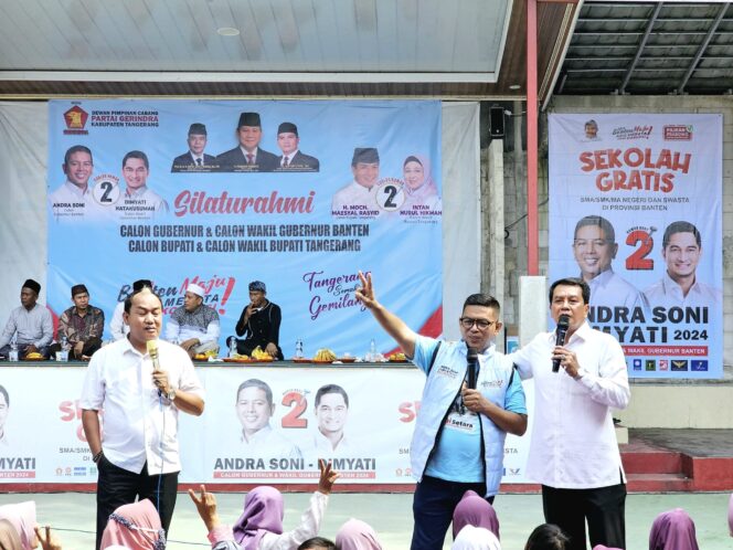 
 Calon Gubernur Banten Andra Soni dan Calon Bupati Tangerang Maesyal Rasyid saat Kampanye di Kecamatan Balaraja Kabupaten Tangerang. Foto: Imam DJM