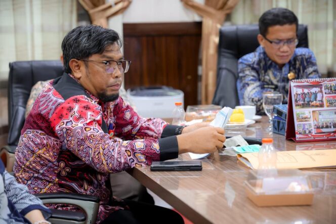 
 Pj Sekda Banten Nana Supiana Didampingi Kepala Biro Administrasi Pimpinan dan Protokol Setda Provinsi Banten Beni Ismail. Foto: ist