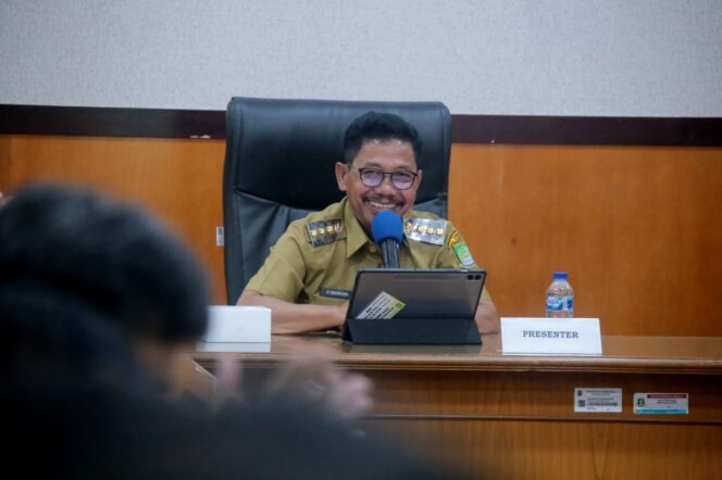
 Wali Kota Tangerang Sachrudin saat memaparkan capaian program Penanganan Stunting dihadapan tim penilai. Foto: ist