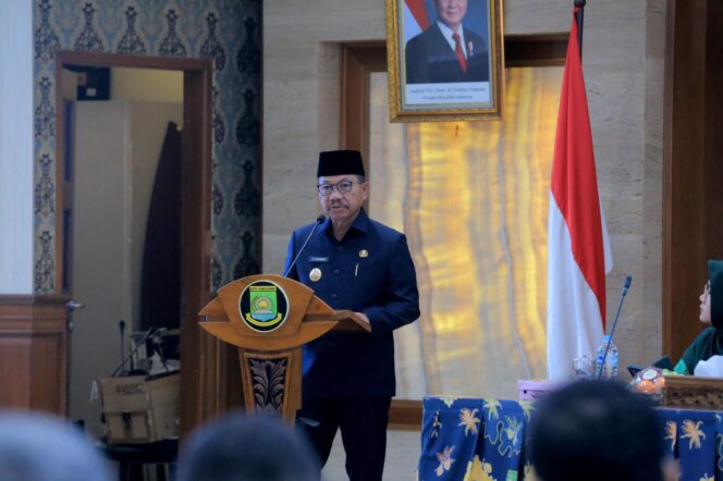 
 Wali Kota Tangerang Sachrudin saat membuka Rapat Koordinasi (Rakor) Aksi Bergizi Tingkat Kota Tangerang Tahun 2025, bertema “Sehat Bersama Aksi Bergizi Kota Tangerang,”. Foto: ist