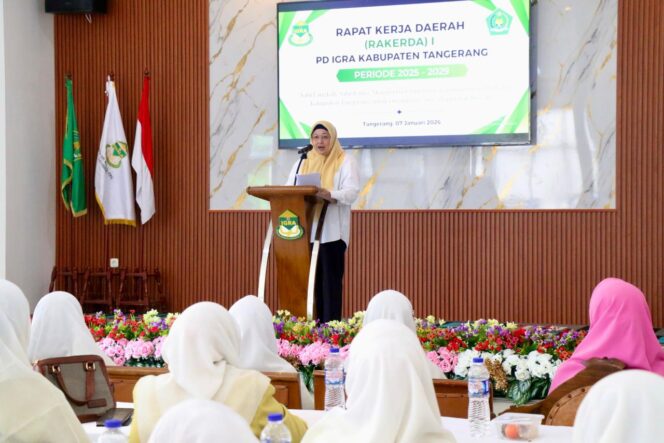 
 Wakil Bupati Tangerang Intan Nurul Hikmah saat membuka Rapat Kerja Daerah (Rakerda) tahun 2026 Ikatan Guru Raudhatul Athfal (IGRA) Kab. Tangerang di Sekretariat IGRA Kec. Cikupa. Foto: ist