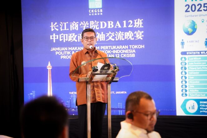 
 Gubernur Banten Andra Soni saat menghadiri Jamuan Makan Malam Pertukaran Tokoh Politik dan Bisnis Tiongkok–Indonesia Program DBA Angkatan 12 Cheung Kong Graduate School of Business (CKGSB) yang berlangsung di The Residence ONFIVE, Grand Hyatt Jakarta. Foto: ist