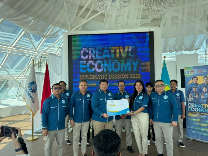 
 Ketua Umum DPP Gekrafs Kawendra Lukistian, Staf Khusus Presiden Kazakstan Abayeva Arailym, jajaran pengurus DPP Gekrafs, diaspora Indonesia, mahasiswa yang tergabung dalam Perhimpunan Pelajar Indonesia (PPI), pengusaha Kazakstan, komunitas kreatif Kazakstan. Foto: Ist