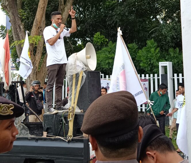 
 Koordinator Jaringan Pemuda dan Mahasiswa Indonesia (JPMI) Provinsi Banten, Entos Sumantri. Foto: TangerangPos 