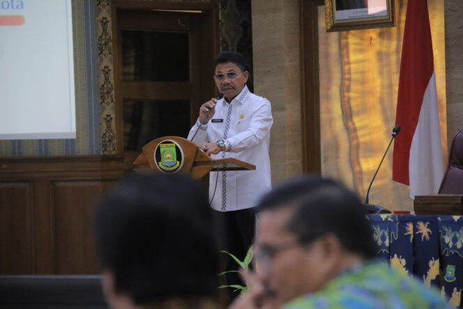 
 Wakil Wali Kota Tangerang, H. Sachrudin saat memaparkan Capaian dan Inovasi Kota Tangerang dihadapan Komisi II DPR RI. Foto: Humaskot Tangerang