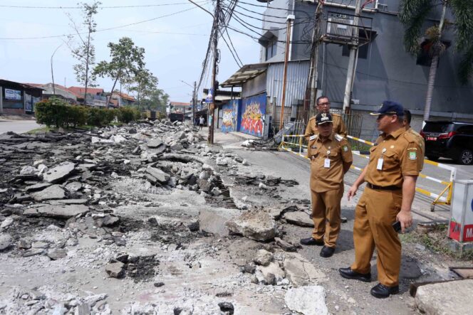 
 Pj Wali Kota Tangerang Dr Nurdin saat Meninjau Progres pembangunan RSUD Benda. Foto: ist