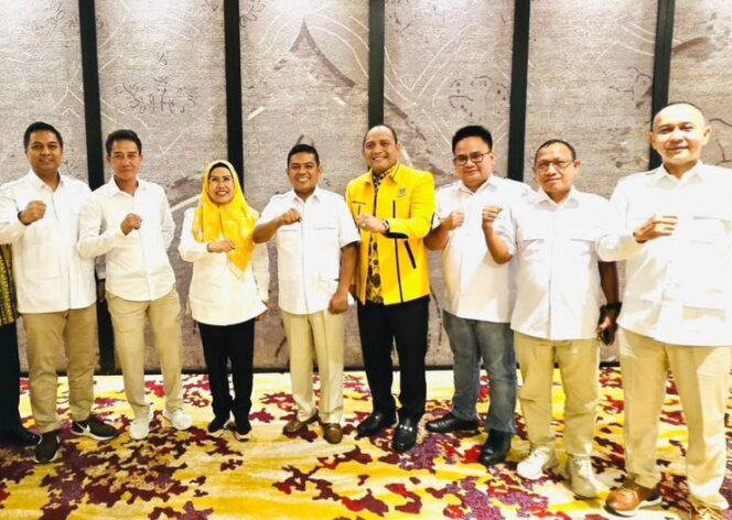
 Pengurus DPD Partai Golkar dan Partai Gerindra Provinsi Banten foto bersama usai pertemuan membahas Pilkada 2024. Foto: Ist
