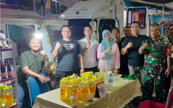 
 Dirut Perumda Pasar Kota Tangerang Titien Mulyati Foto Bersama didepan Mobil Si Jampang. Foto: ist