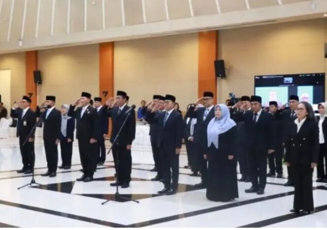 
 Menteri Sekretaris Negara Prasetyo Hadi saat. Melantik 24 pejabat baru di lingkungan Kementerian Sesneg di Gedung Krida Bhakti, Sekretariat Negara, Jumat, 29 November 2024. Foto: ist