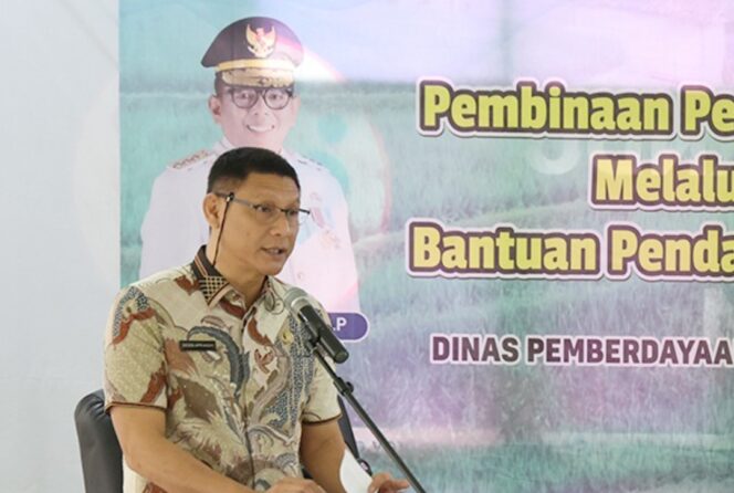 
 Pelaksana Harian (Plh) Sekretaris Daerah Provinsi Banten Deden Apriandhi Hartawan membuka Sosialisasi Bantuan Keuangan Desa Provinsi Banten Tahun 2025. Foto: ist