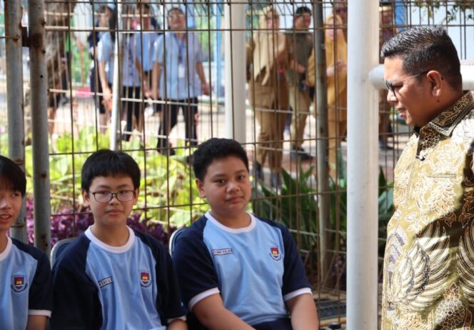 
 Gubernur Banten Andra Soni saat menghadiri Kick Off Cek Kesehatan Gratis (CKG) di SMPK Penabur Pakulonan Barat, Kelapa Dua Kabupaten Tangerang. Foto: iat