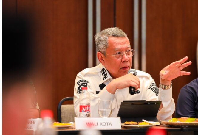 
 Wali Kota Tangerang Selatan Benyamin Davnie saat menghadiri Rapat Forkopimda Tingkat Kota Tangerang Selatan. Foto: ist