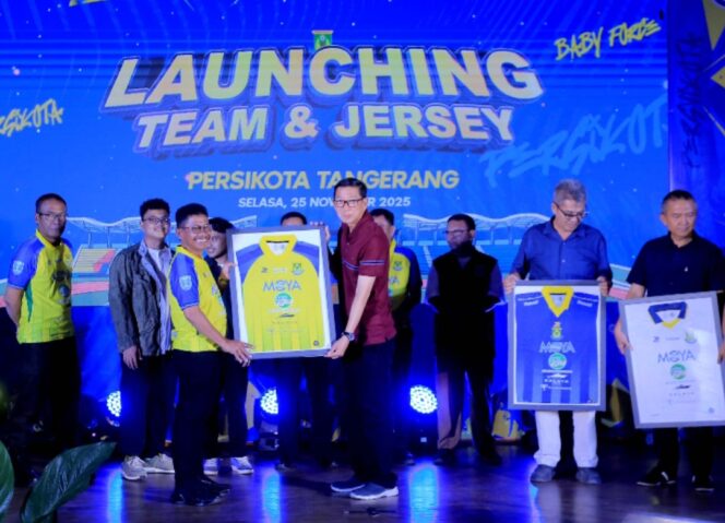 
 Wali Kota Tangerang Sachrudin secara resmi meluncurkan tim dan jersey terbaru untuk menghadapi kompetisi Liga Nusantara 2025/2026. Foto: ist