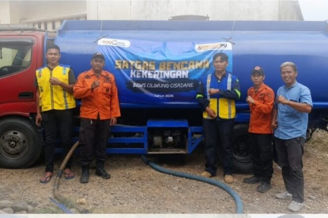 
 BBWS Ciliwung Cisadane Salurkan bantuan air bersih sebanyak 8.000 liter untuk pemenuhan kebutuhan sehari-hari warga di Kelurahan Kranggan, Kecamatan Setu, Kota Tangerang Selatan. Foto: ist
