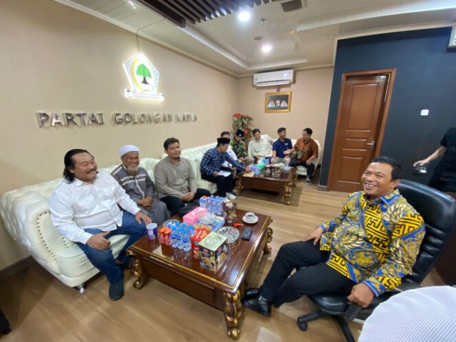 
 Ketua DPRD Kota Tangerang Rusdi Alam saat menerima kedatangan sejumlah tokoh masyarakat, tokoh ormas dan lembaga islam, terkait adanya usulan revisi Peraturan Daerah (perda) nomor 7 dan 8 tahun 2005. Foto: ist