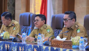 Wali Kota Tangerang Sachrudin dan Wakil Wali Kota Tangerang Maryono saat Pimpin rapat evaluasi kewilayahan. Foto: ist
