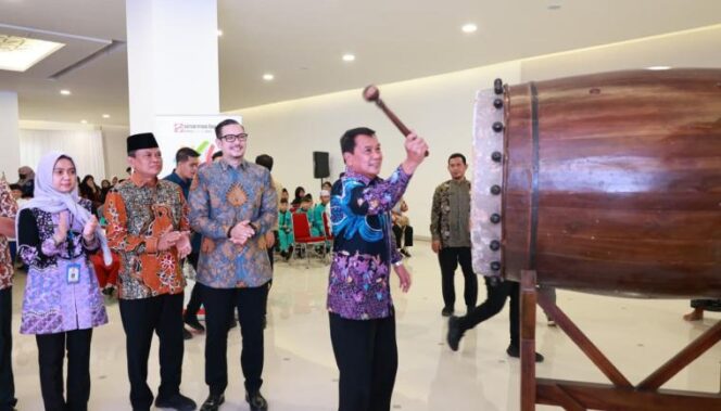 
 Bupati Tangerang Moch. Maesyal Rasyid saat membuka Festival Ramadan program CSR Sinar Mas Land di Masjid Raya Baitul Mukhtar BSD. Foto: ist