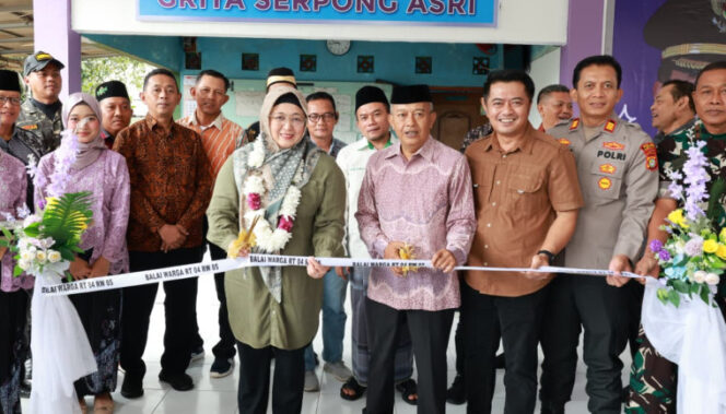 
 Wakil Bupati (Wabup) Tangerang, Intan Nurul Hikmah saat meresmikan Balai RT. 04, RW 05 Perum Griya Serpong Asri, Desa Suradita Kec. Cisauk. Foto: ist