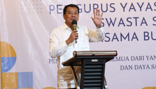 
 Bupati Tangerang Moch. Maesyal Rasyid saat menghadiri kegiatan Silaturahmi, Konsolidasi, dan Kolaborasi Pengurus Yayasan Penyelenggara Pendidikan Swasta se-Kabupaten Tangerang yang diselenggarakan oleh Badan Musyawarah Perguruan Swasta (BMPS) Kabupaten Tangerang di Balai Islamic Village, Kelapa Dua. Foto: ist