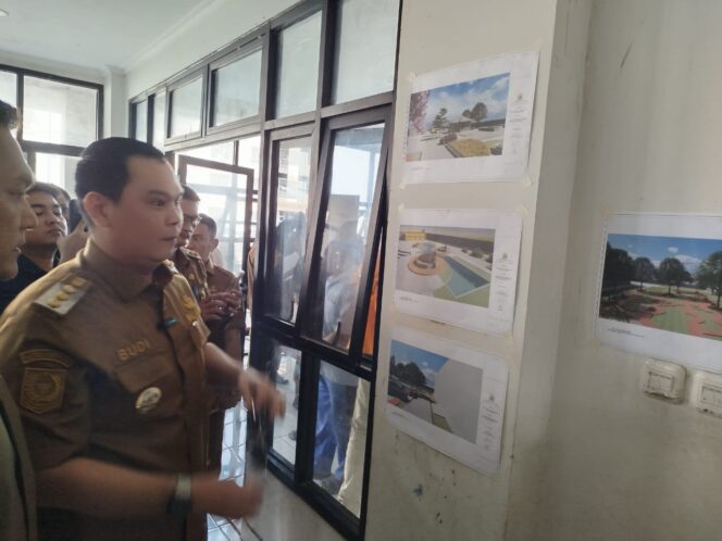
 Walikota Serang Budi Rustandi saat mengunjungi Rumah Susun Sederhana Sewa (Rusunawa) Margaluyu, Kecamatan Kasemen. Foto: ist